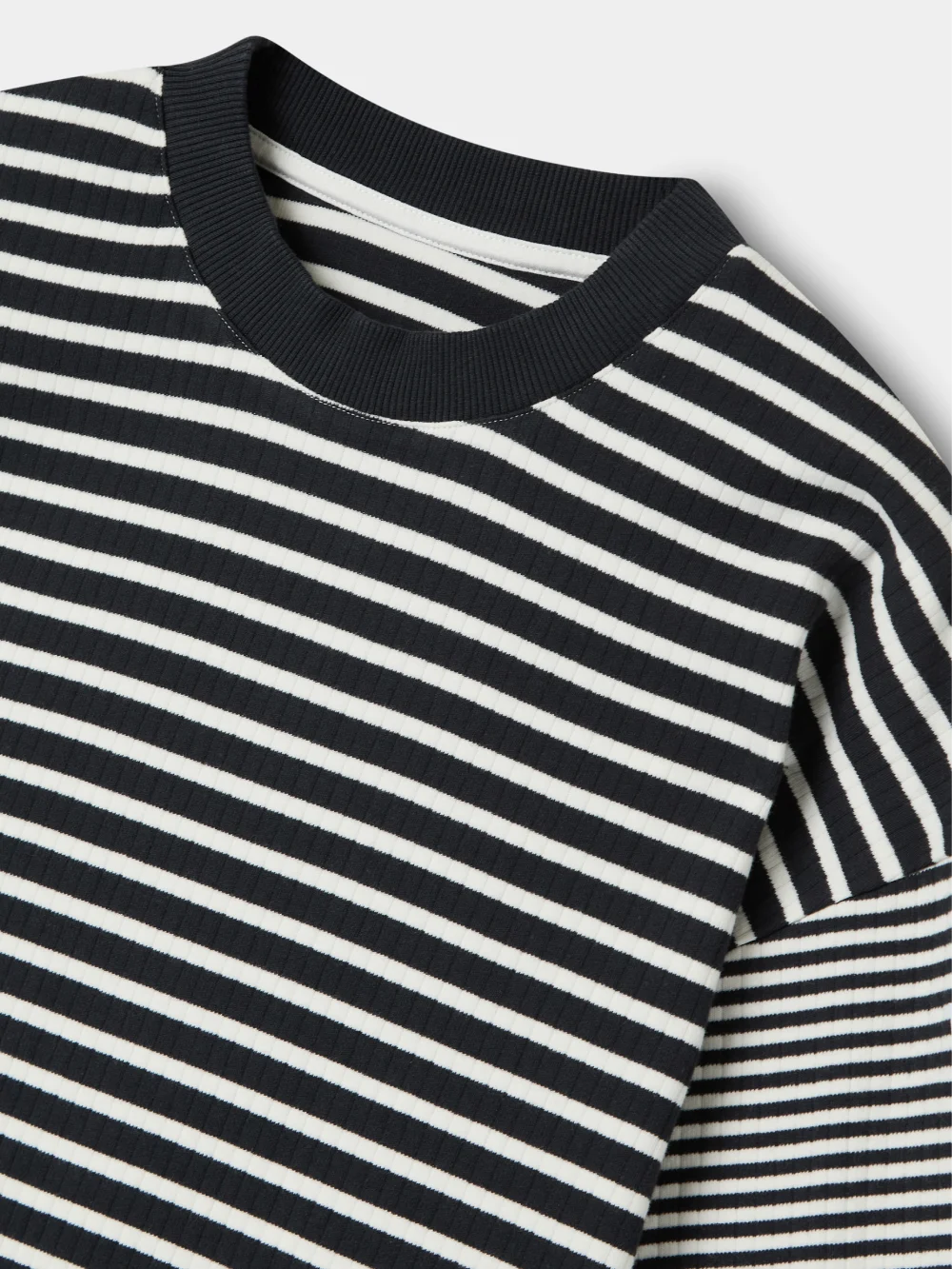 ZEBRA STRIPED PULLOVER