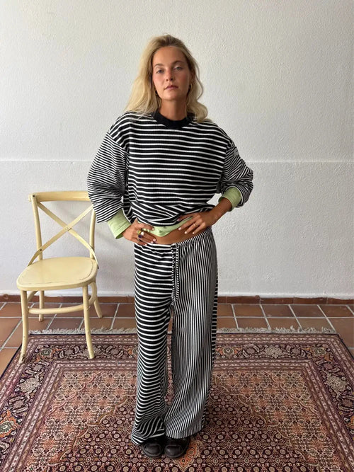 *model-* Model is 169 cm / 5’6"wearing size S