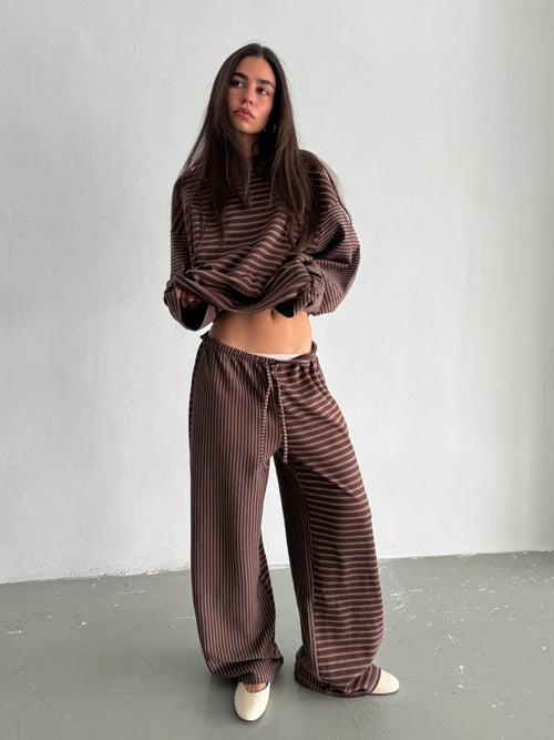 *model-* Model is 169 cm / 5’7"wearing size M