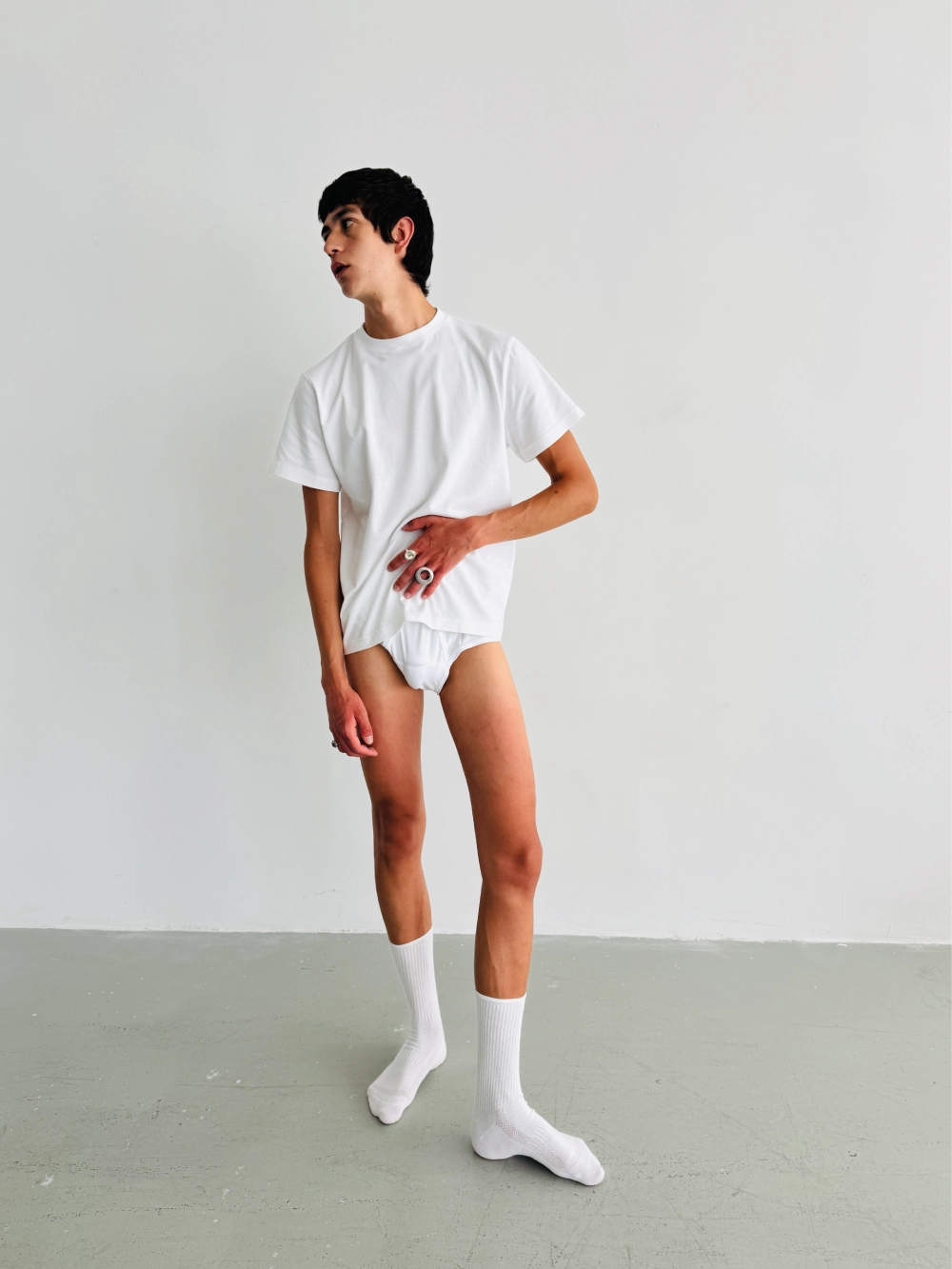 BASIC WHITE REGULAR TEE